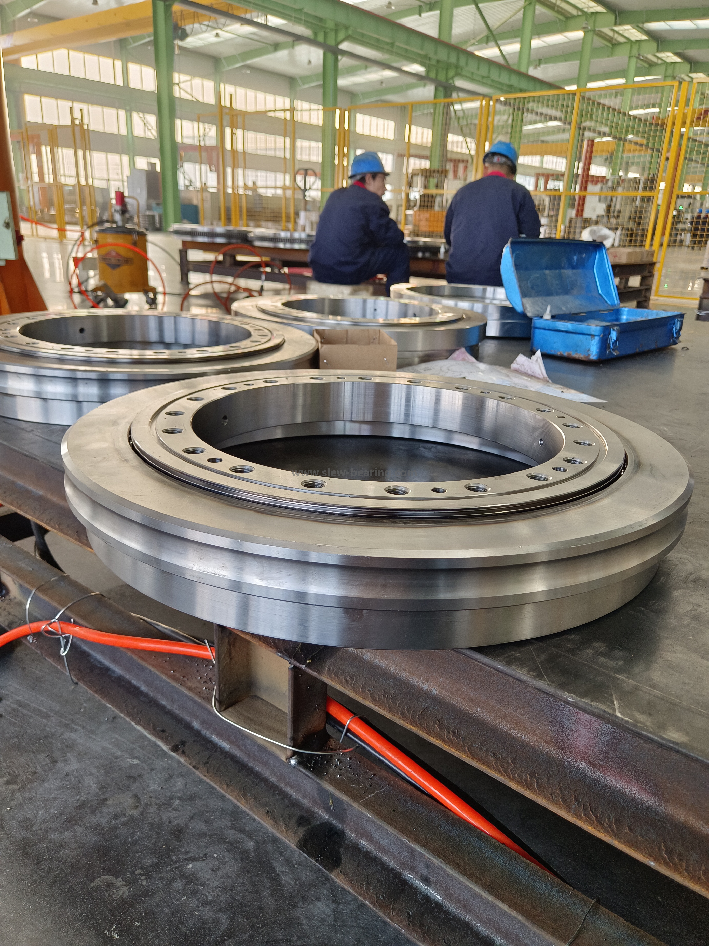 Customized Flange Type Slewing Bearing Trailer Bearing without Gear 