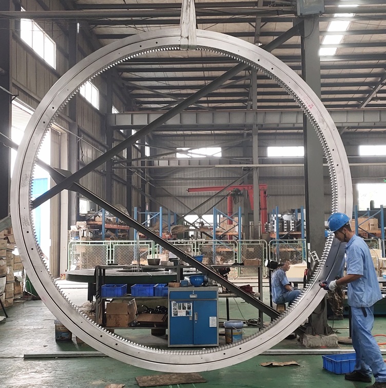 Xuzhou Wanda slewing bearing successfully delivered a 5 meters slewing bearing for floating crane