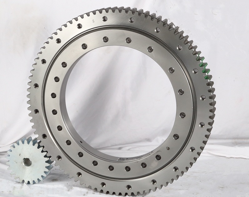 Turntable slewing bearing with pinion